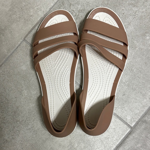 Shoes - NWOT Women's Tan Sandals